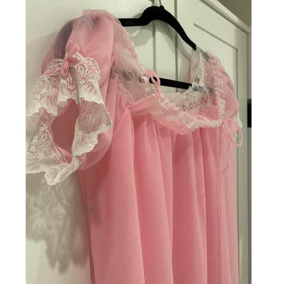 Vintage frilly nightgown - Picture 2 of 4